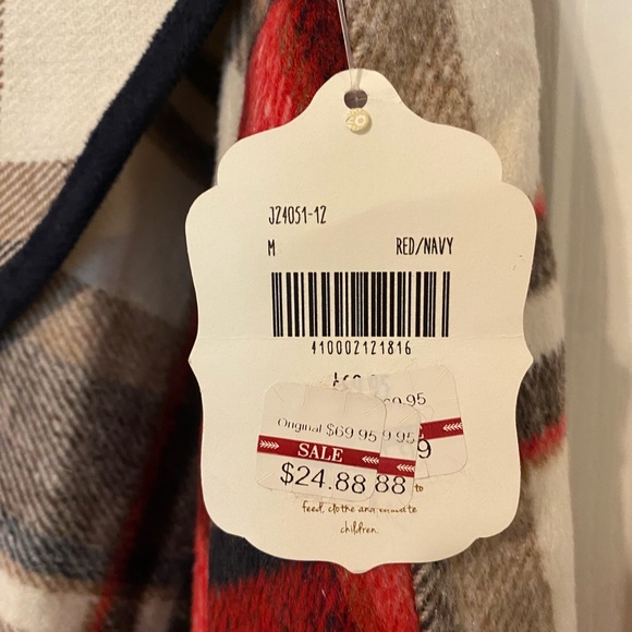NWT- PLAID SLEEVELESS PONCHO - Picture 2 of 6